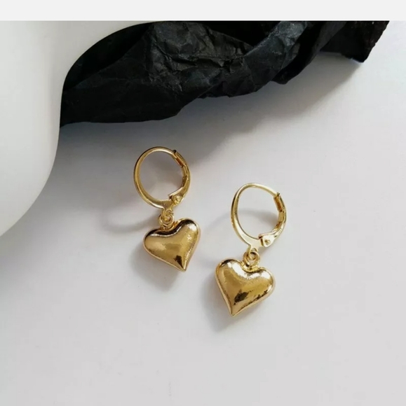 **New 18k heart❤ Gold Stud Earrings - Picture 6 of 8